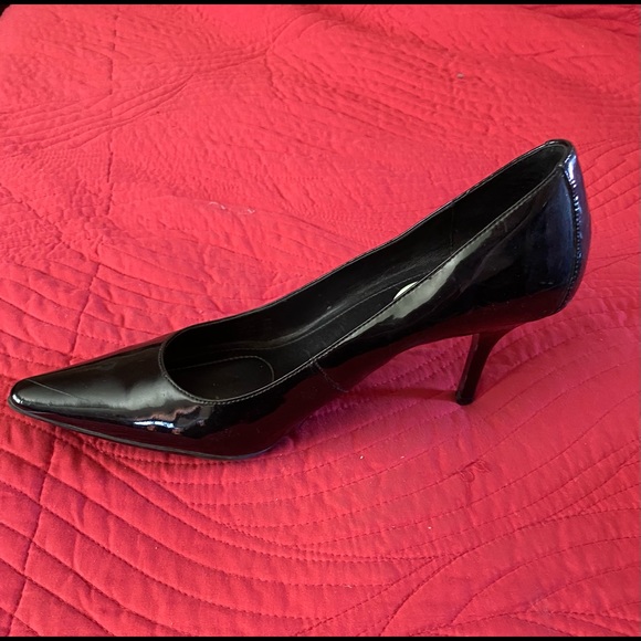 Black Pumps - Picture 3 of 5